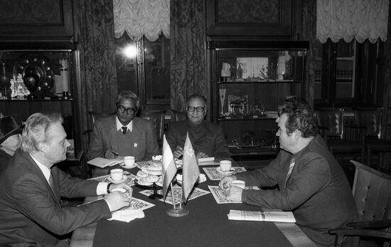 Indian writers visit House of Friendship