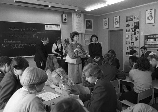 Delegation of American school students "Children as Teachers of Peace"