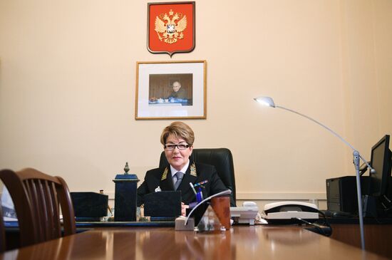 Non-conventional women's jobs. Ambassador-at-large