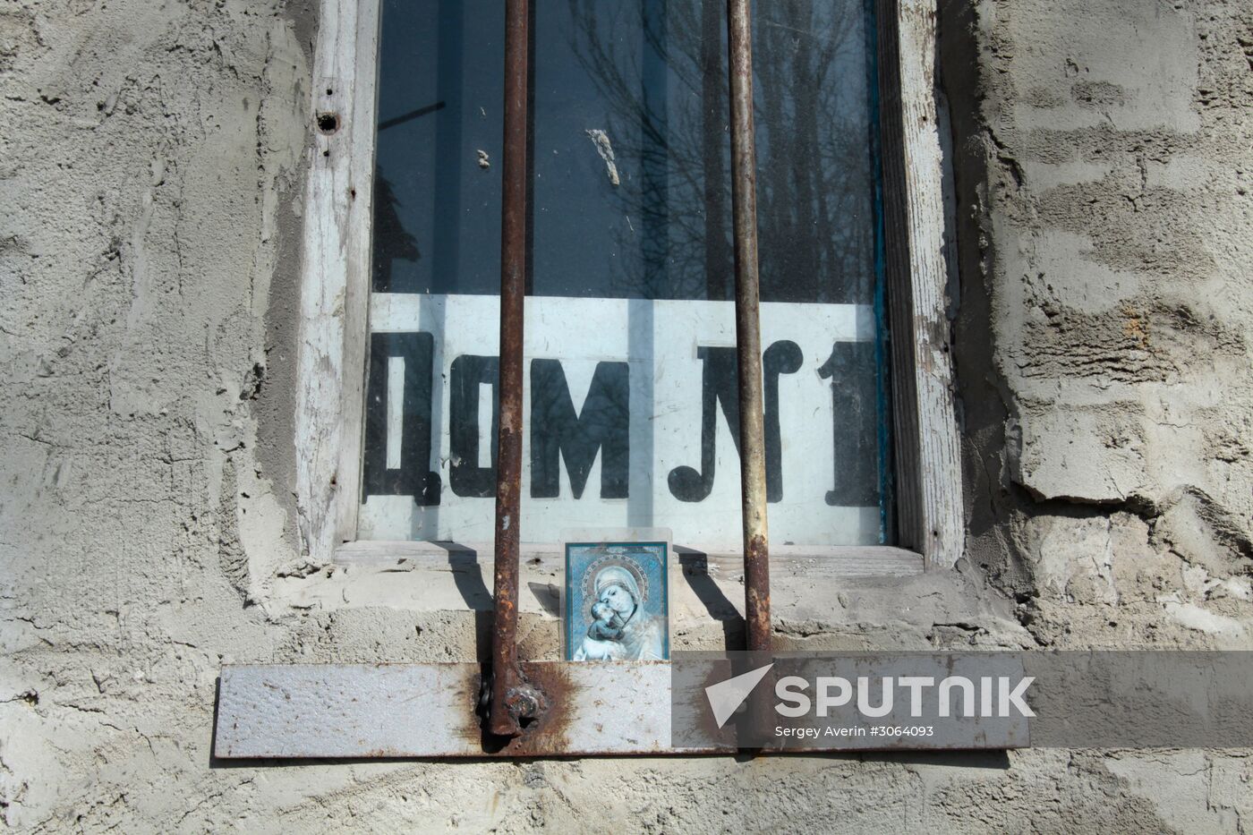 Living in frontline township Dontesk-Severny in Donbass
