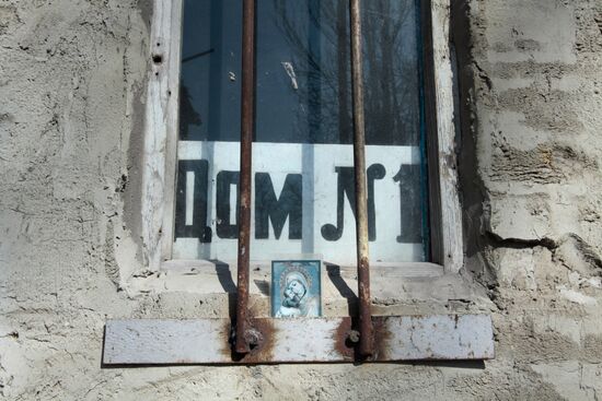 Living in frontline township Dontesk-Severny in Donbass