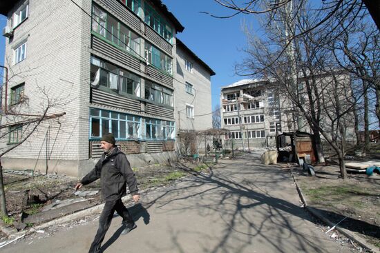 Living in frontline township Dontesk-Severny in Donbass
