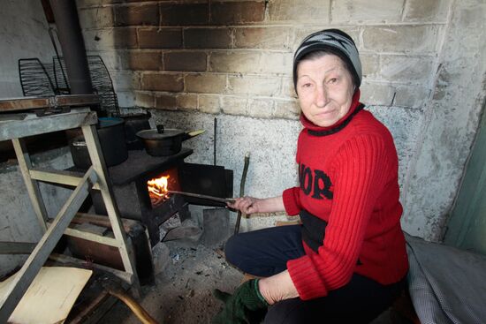 Living in frontline township Dontesk-Severny in Donbass