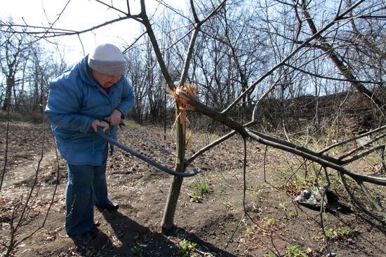 Living in frontline township Dontesk-Severny in Donbass