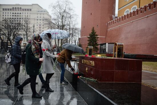 Flowers in memory of St. Petersburg metro blast victims