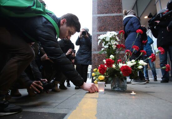 Flowers in memory of St. Petersburg metro blast victims