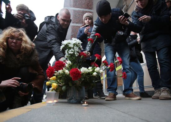 Flowers in memory of St. Petersburg metro blast victims
