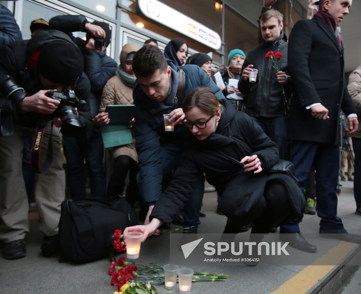 Flowers in memory of St. Petersburg metro blast victims