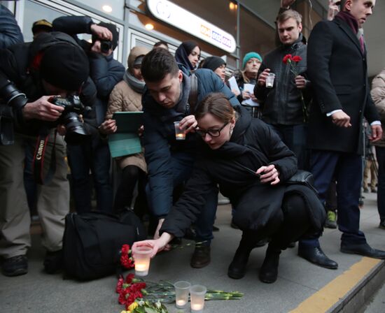Flowers in memory of St. Petersburg metro blast victims