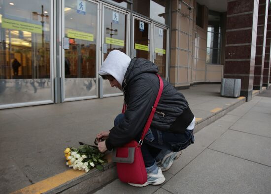 Flowers in memory of St. Petersburg metro blast victims