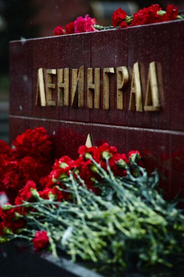 Flowers in memory of St. Petersburg metro blast victims