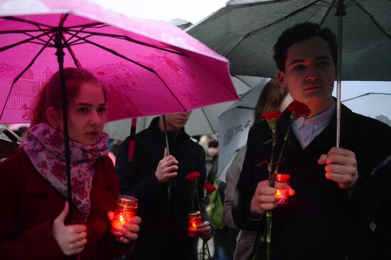 Flowers in memory of St. Petersburg metro blast victims