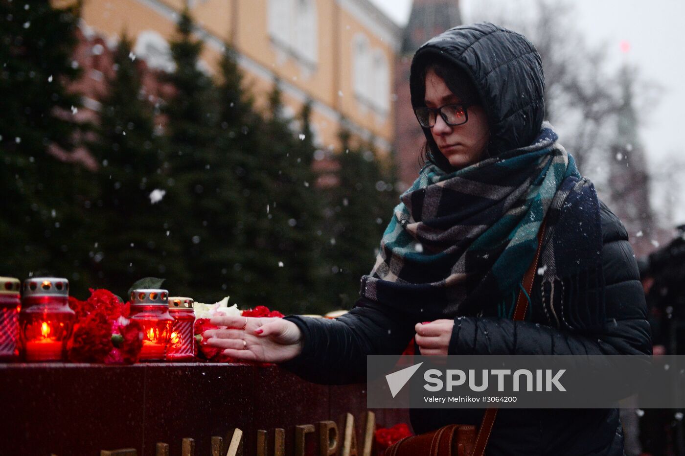Flowers in memory of St. Petersburg metro blast victims