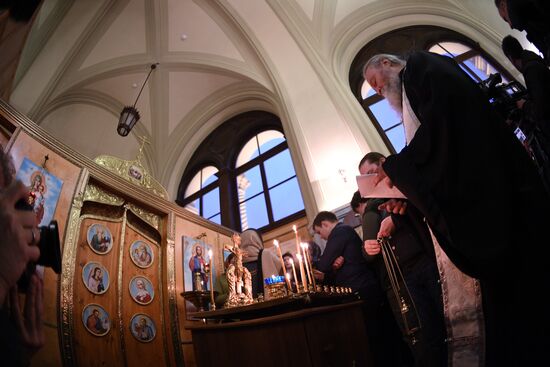Memorial service in memory of deceased in St. Petersburg metro blast at Leningradsky railway station