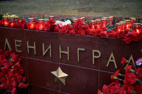 Flowers in memory of St. Petersburg metro blast victims