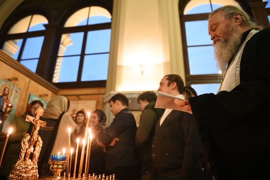 Memorial service in memory of deceased in St. Petersburg metro blast at Leningradsky railway station