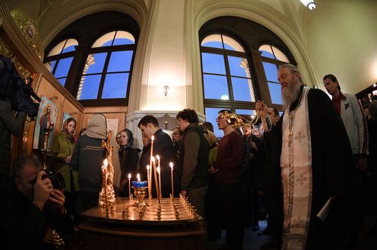 Memorial service in memory of deceased in St. Petersburg metro blast at Leningradsky railway station
