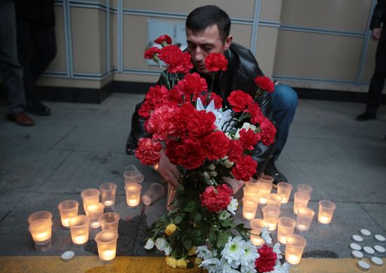 Flowers in memory of St. Petersburg metro blast victims