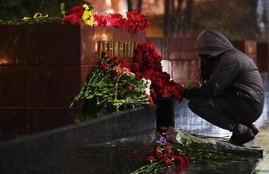 Flowers in memory of St. Petersburg metro blast victims