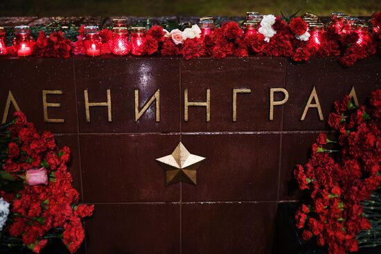 Flowers in memory of St. Petersburg metro blast victims