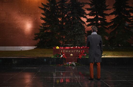 Flowers in memory of St. Petersburg metro blast victims