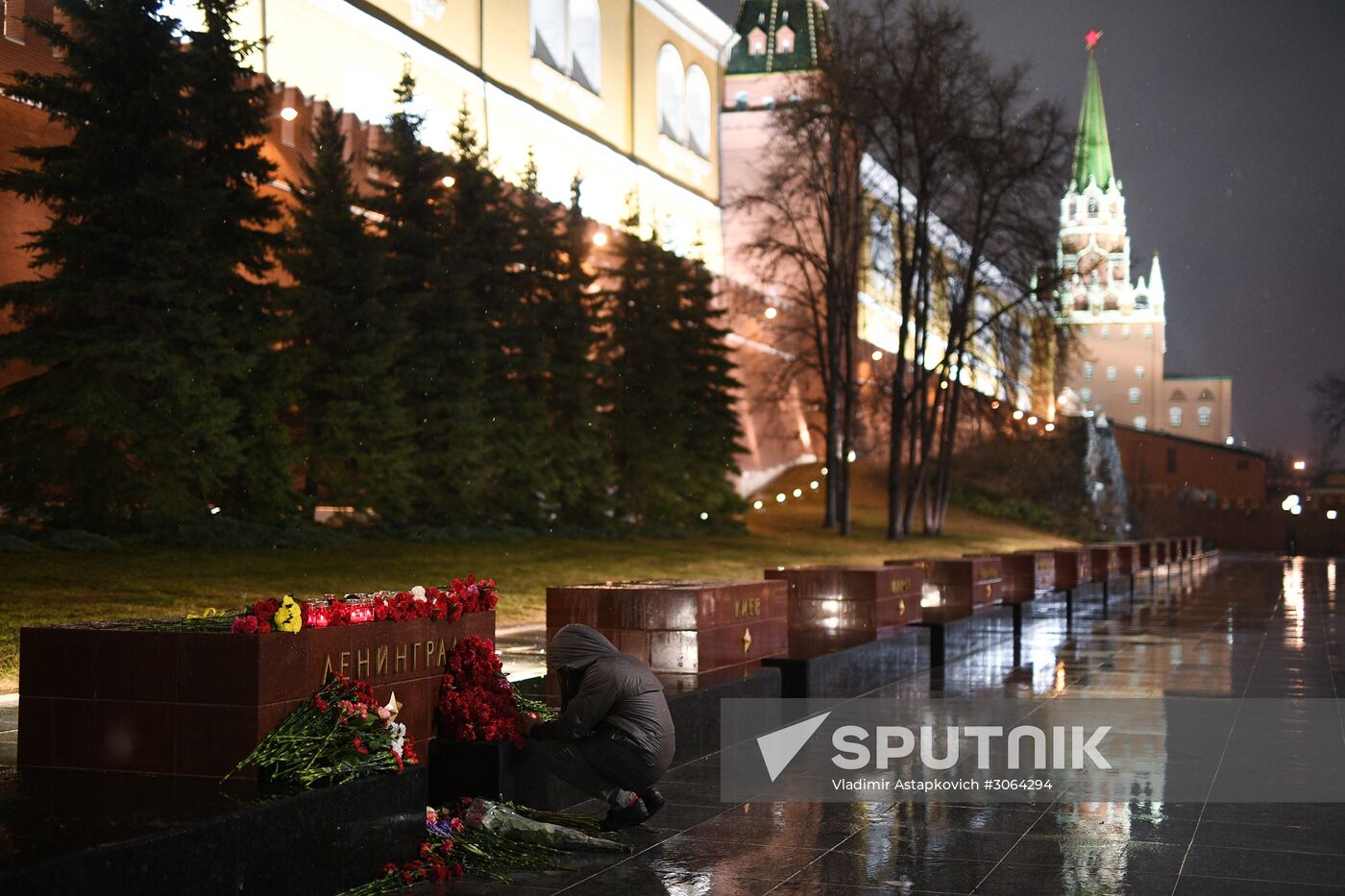 Flowers in memory of St. Petersburg metro blast victims