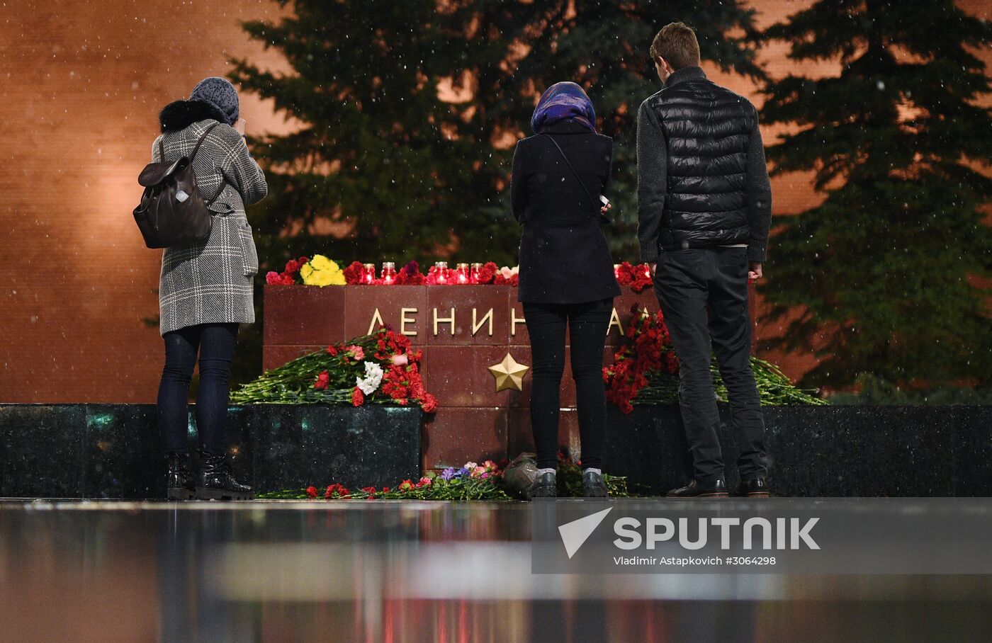 Flowers in memory of St. Petersburg metro blast victims