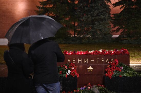 Flowers in memory of St. Petersburg metro blast victims