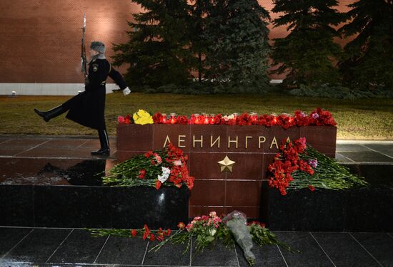 Flowers in memory of St. Petersburg metro blast victims