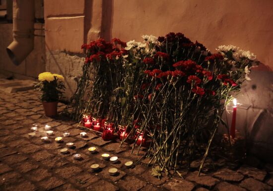 Flowers in memory of St. Petersburg metro blast victims