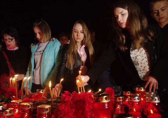 Flowers in memory of St. Petersburg metro blast victims