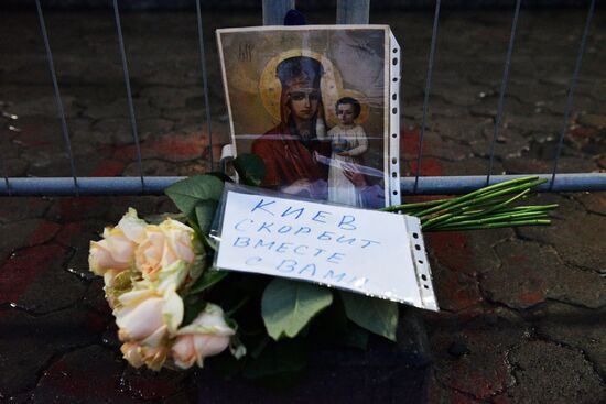 Flowers laid at Russian Embassies in memory of St. Petersburg metro blast victims