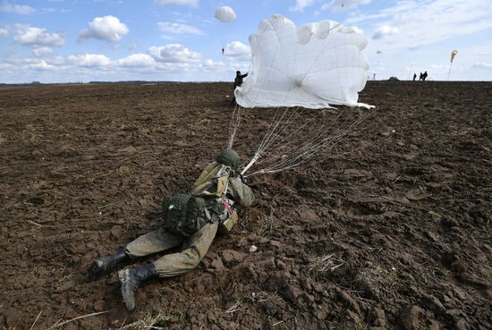 International military exercise of airborne troops in Vitebsk