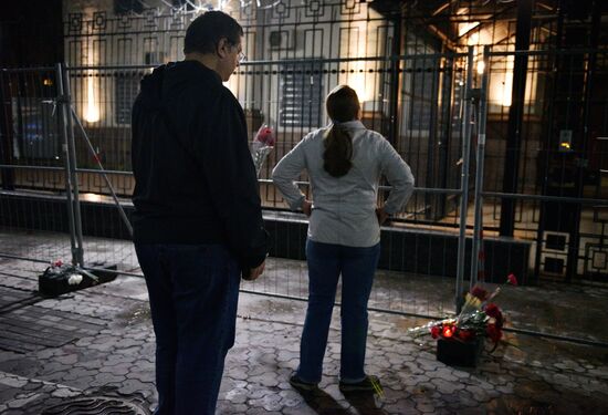 Flowers laid at Russian Embassies in memory of St. Petersburg metro blast victims