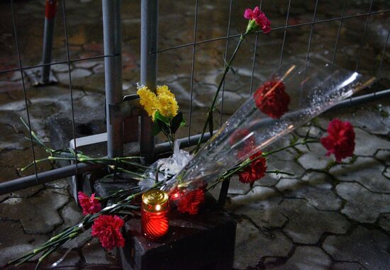 Flowers laid at Russian Embassies in memory of St. Petersburg metro blast victims