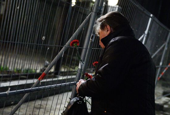 Flowers laid at Russian Embassies in memory of St. Petersburg metro blast victims