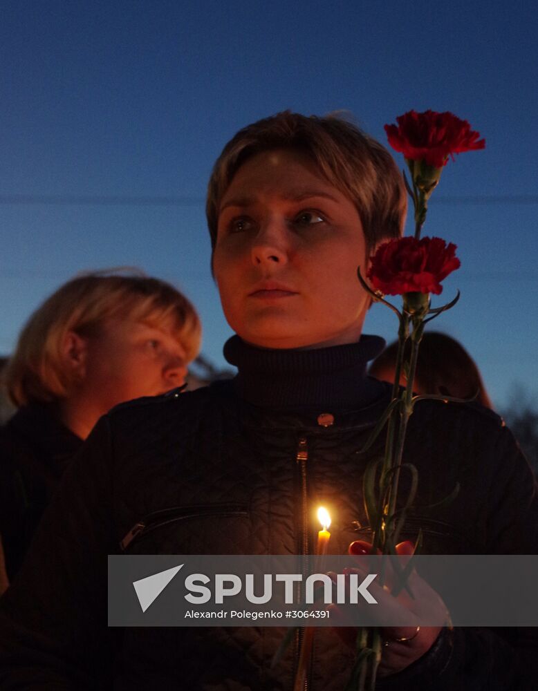 Flowers in memory of St. Petersburg metro blast victims