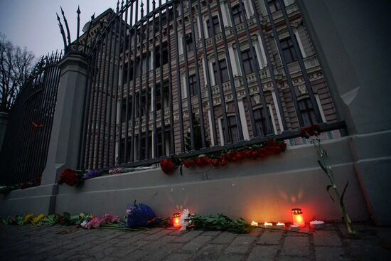 Flowers laid at Russian Embassies in memory of St. Petersburg metro blast victims