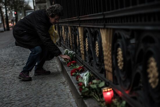 Flowers laid at Russian Embassies in memory of St. Petersburg metro blast victims