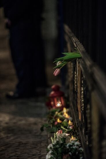 Flowers laid at Russian Embassies in memory of St. Petersburg metro blast victims