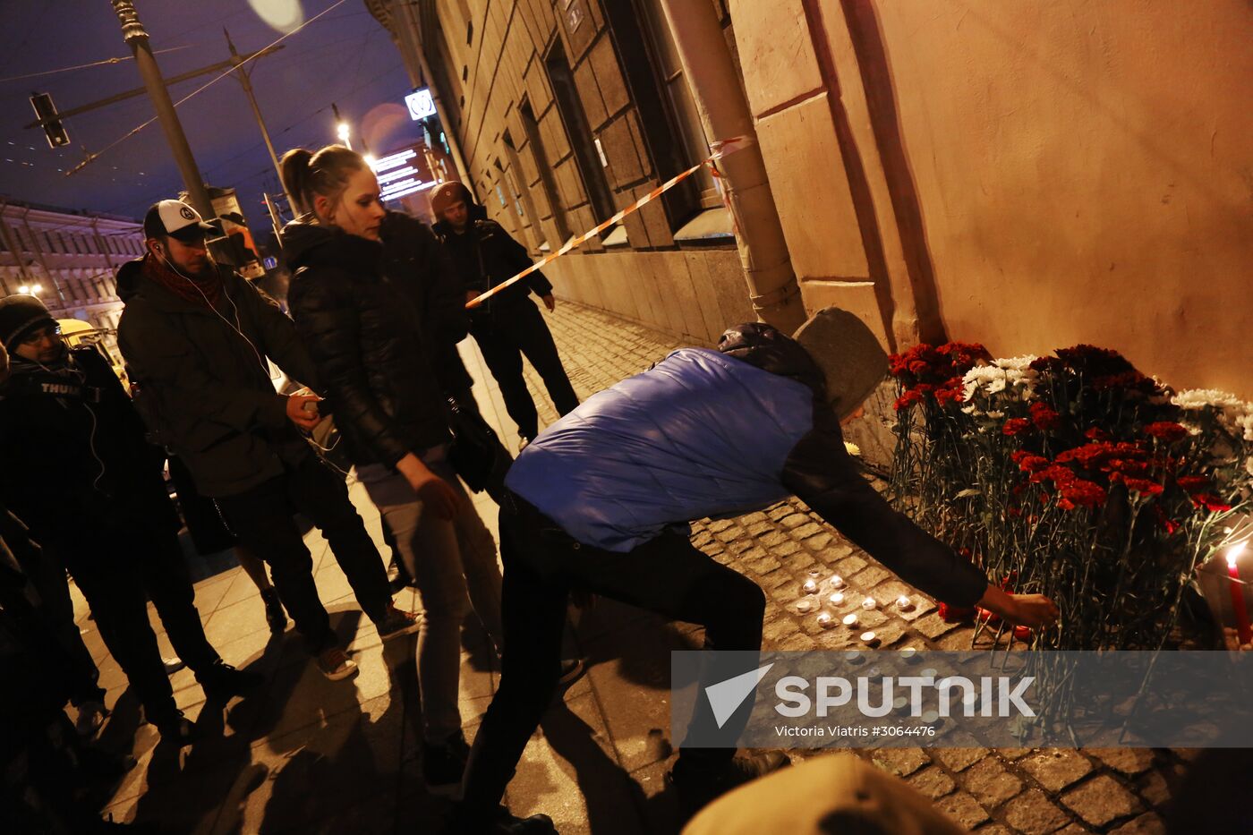 People lay flowers outside Tekhnologichesky Institute metro station in St. Petersburg in memory of the St. Petersburg metro blast victims.
blast, explosion, candles, terrorist attack, landscape, horizontal, april 3 St. Petersburg metro blast Location: Russia, . Author: Victoria Viatris/Sputnik. Flowers in memory of St. Petersburg metro blast victims