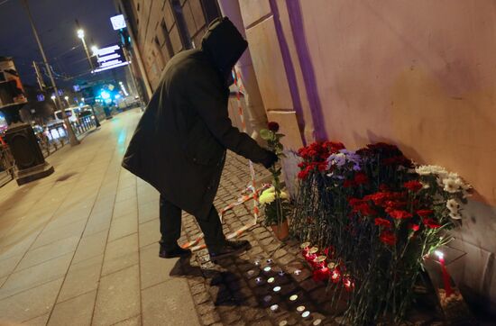 Flowers in memory of St. Petersburg metro blast victims