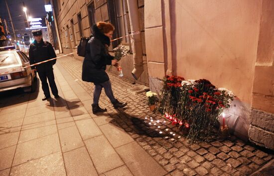 Flowers in memory of St. Petersburg metro blast victims