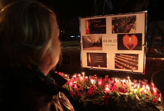Flowers in memory of St. Petersburg metro blast victims