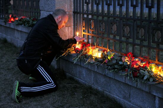 Flowers laid at Russian Embassies in memory of St. Petersburg metro blast victims
