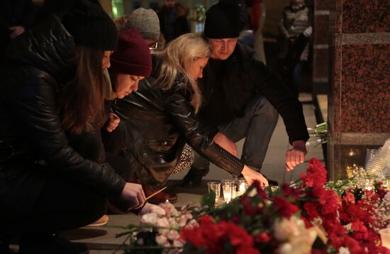 Flowers in memory of St. Petersburg metro blast victims