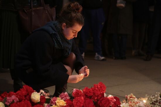 Flowers in memory of St. Petersburg metro blast victims