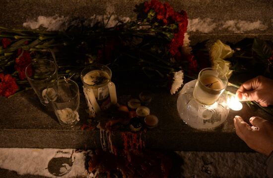 Flowers in memory of St. Petersburg metro blast victims