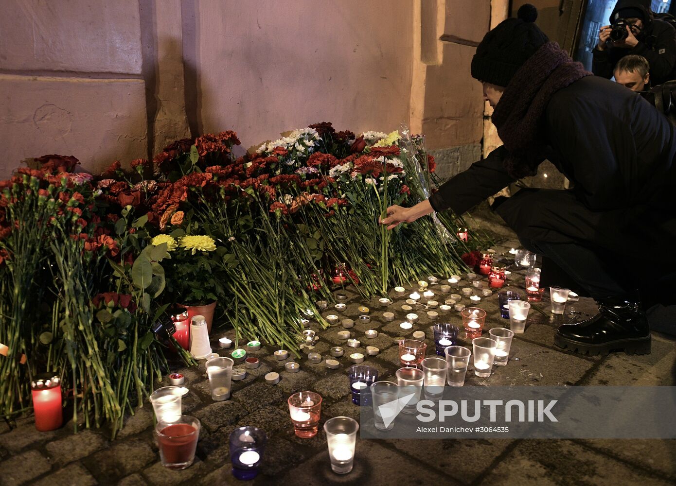 Flowers in memory of St. Petersburg metro blast victims