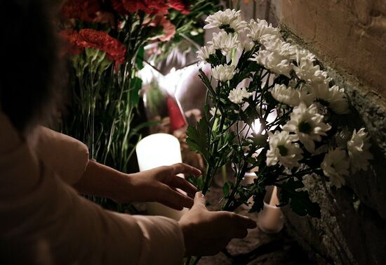 Flowers in memory of St. Petersburg metro blast victims